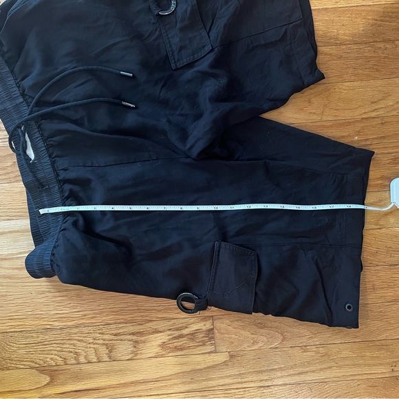 Men’s Off-White c/o Virgil Abloh “MAIN LABEL” shorts. Black. Size large. - Picture 10 of 11